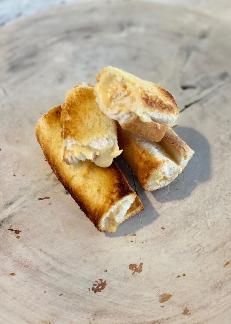 Mum's Quick Cheese Rolls